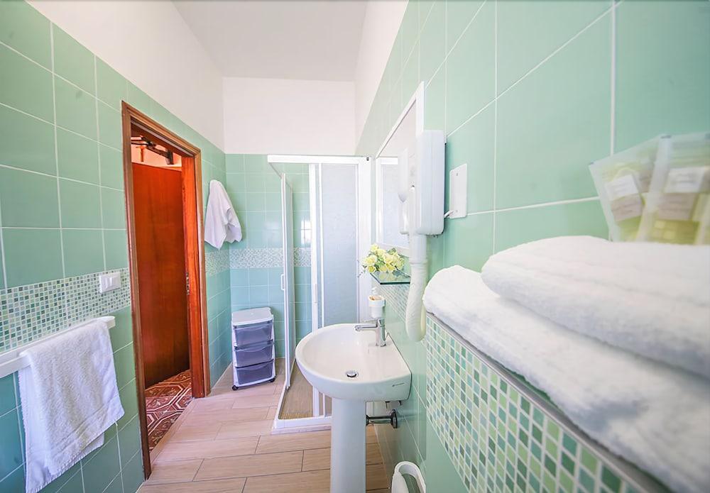 Hotel Santa Martina วิลลามารีนา ภายนอก รูปภาพ