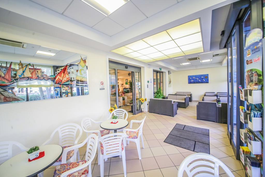 Hotel Santa Martina วิลลามารีนา ภายนอก รูปภาพ