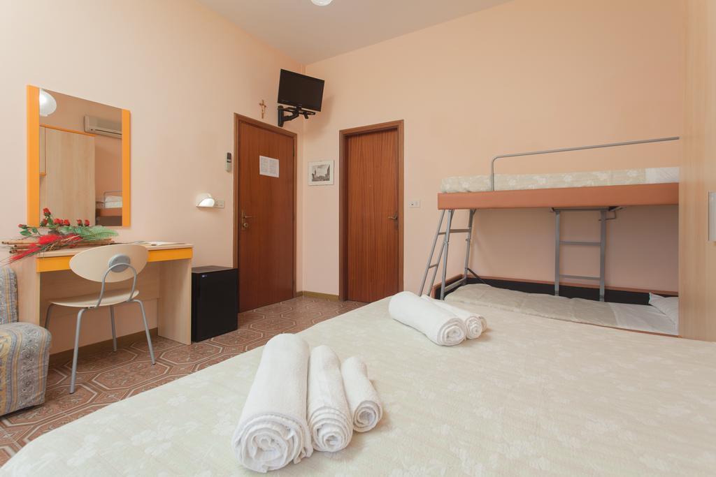 Hotel Santa Martina วิลลามารีนา ภายนอก รูปภาพ