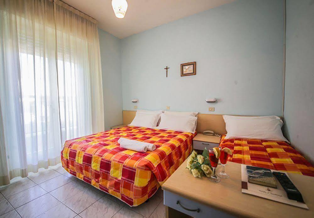 Hotel Santa Martina วิลลามารีนา ภายนอก รูปภาพ